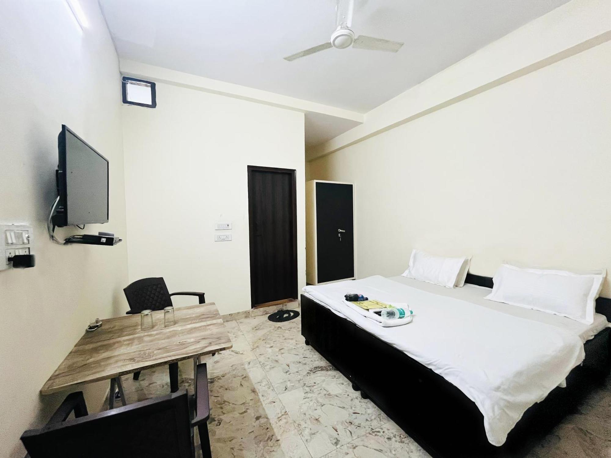 In South Delhi Near Sarai Kale Khan Hotel 3*