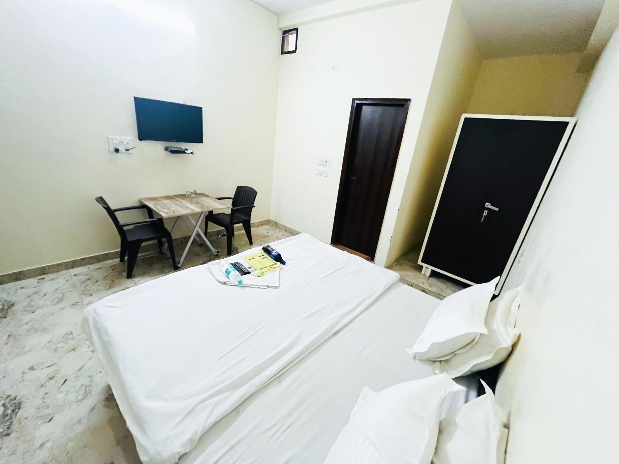 Hotel In South Delhi Near Sarai Kale Khan 3*