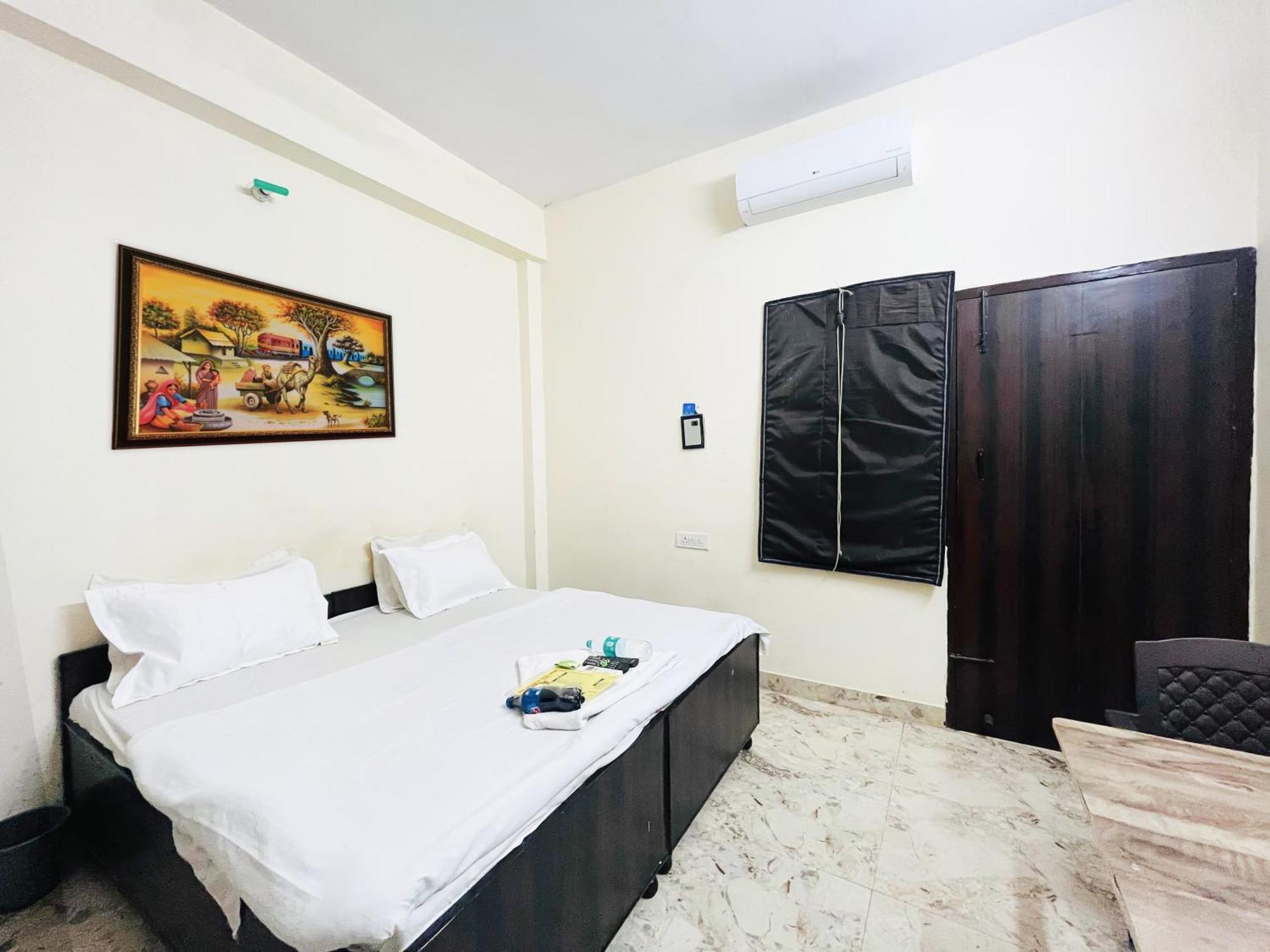 In South Delhi Near Sarai Kale Khan 3*