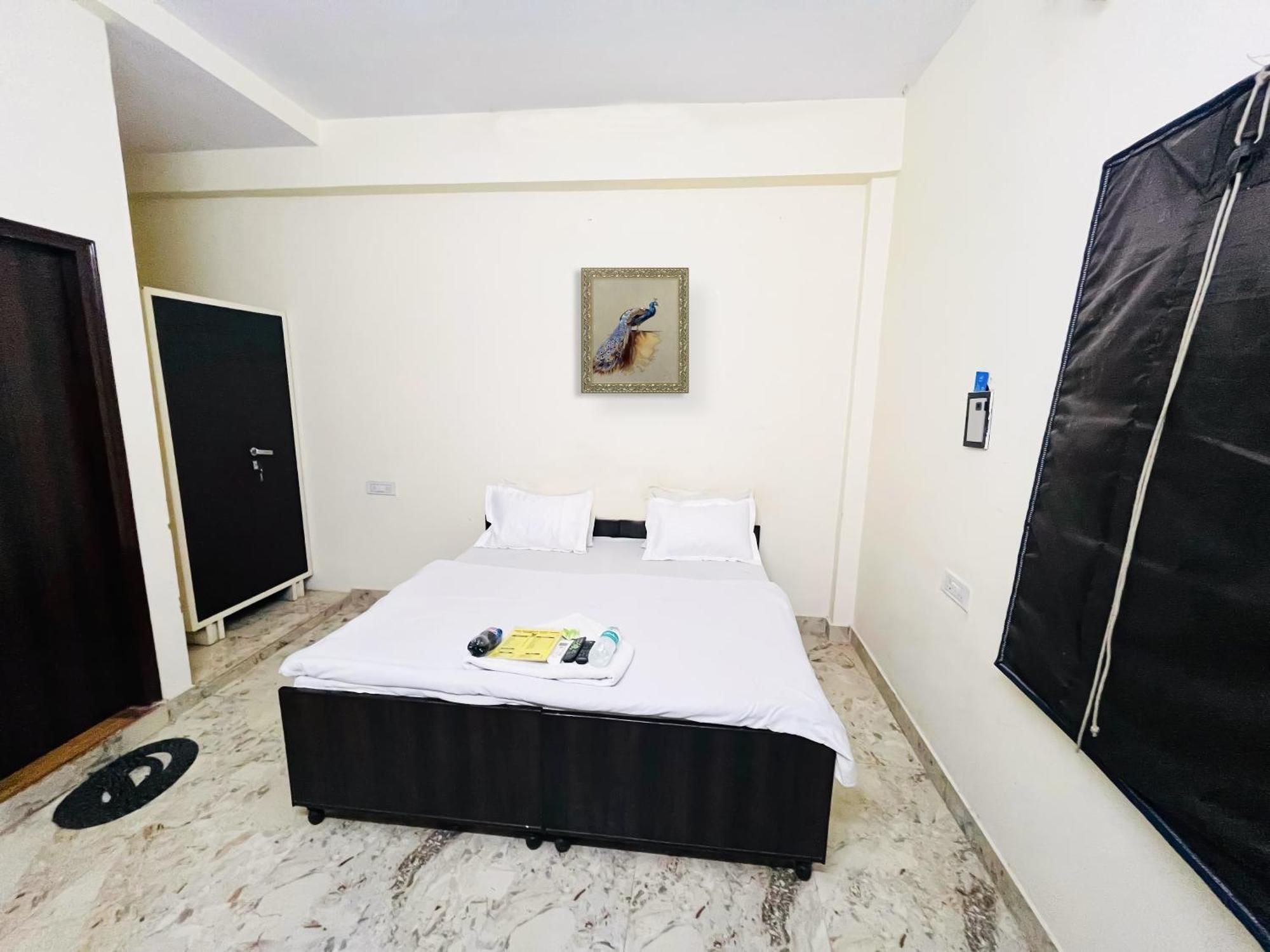 In South Delhi Near Sarai Kale Khan 3*