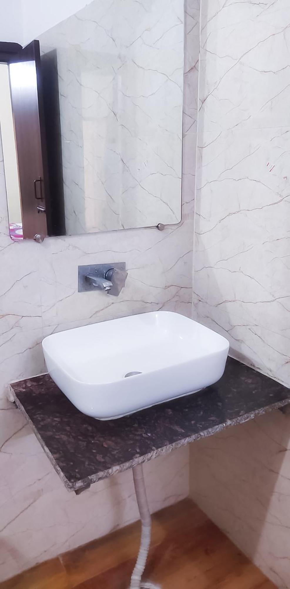 In South Delhi Near Sarai Kale Khan 3*