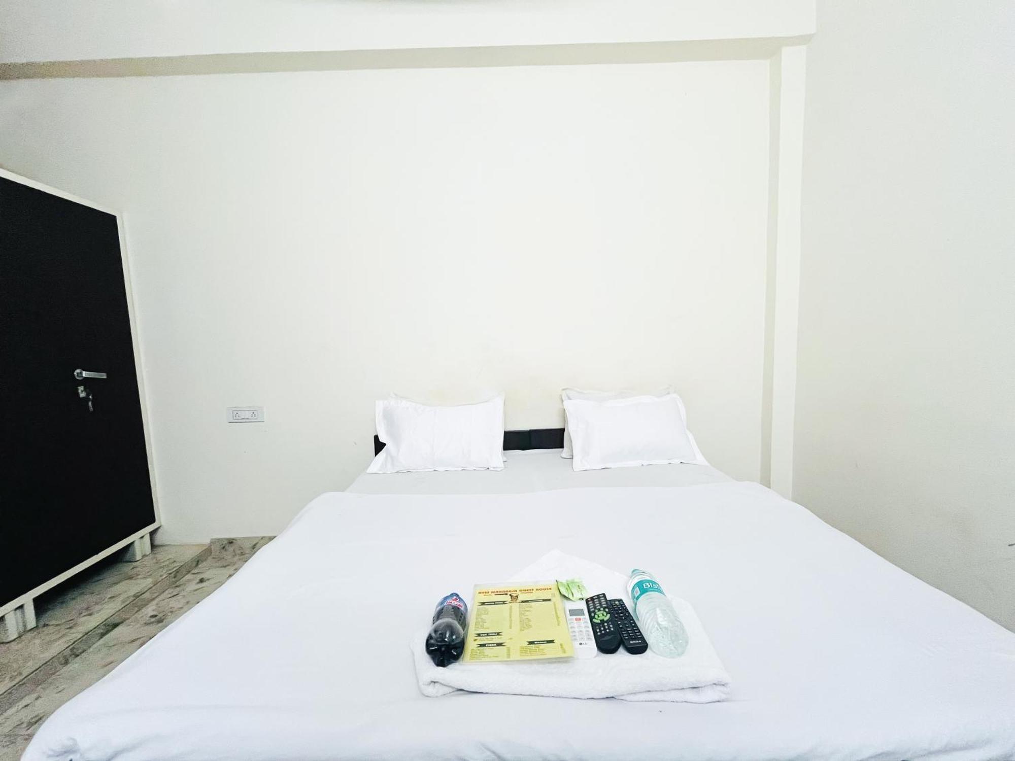 In South Delhi Near Sarai Kale Khan 3*