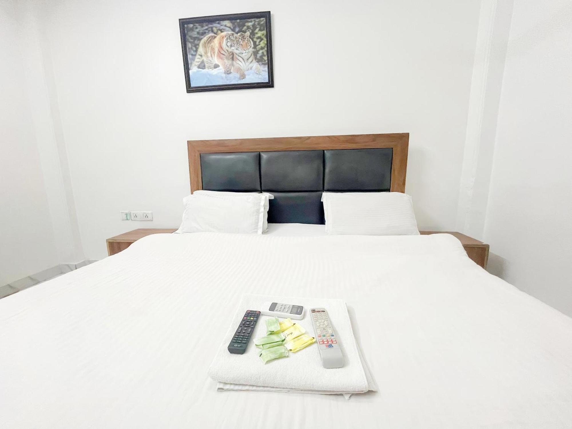 In South Delhi Near Sarai Kale Khan Hotel 3*